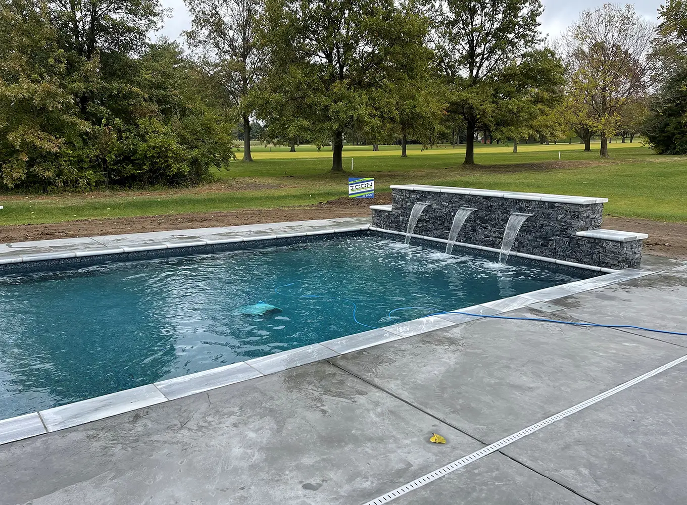 Icon Outdoors installs custom pool and pool features services in collinsville il and throughout the Metro East